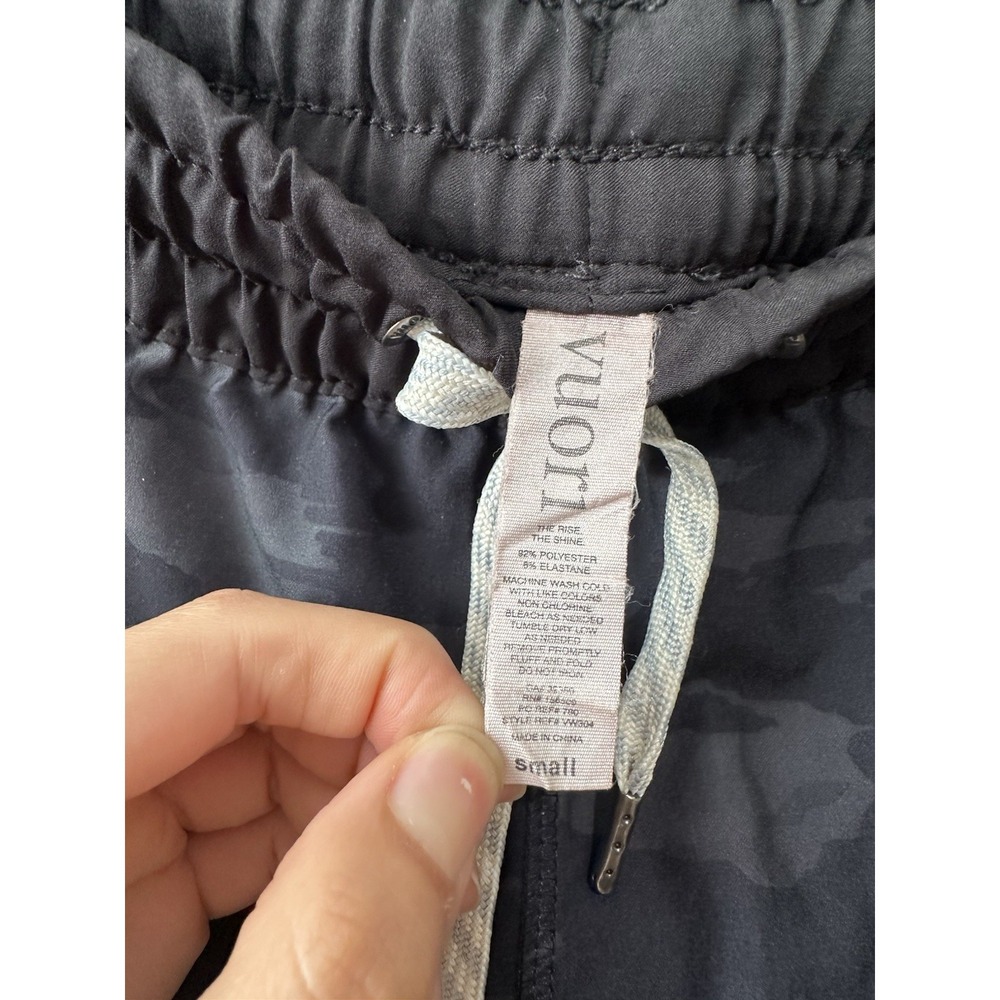 Vuori Clementine Short 2.5" Black Gray Camo Small Lined - Picture 7 of 8